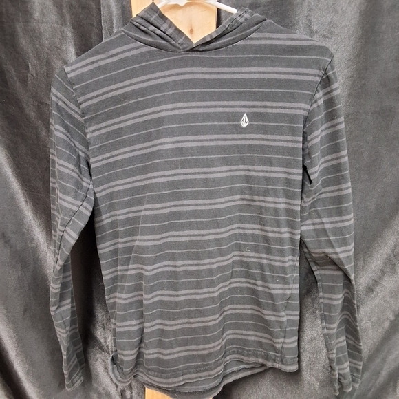 Volcom size youth, medium black long sleeve hoodie  pull over without pocket - Picture 1 of 11